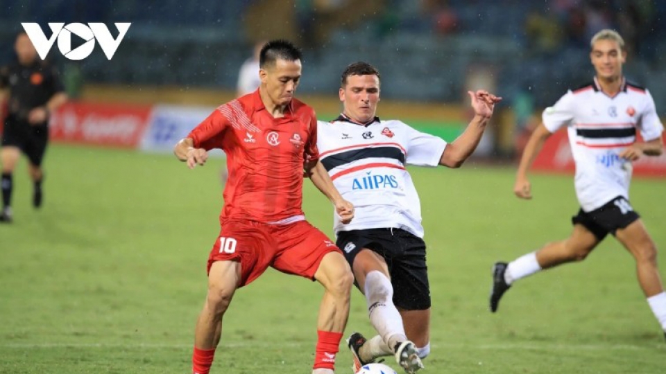 Van Quyet brace powers Vietnam All Stars to 3-2 comeback win over Manchester Reds